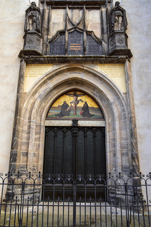 Začiatok: Na tieto dvere zámockého kostola vo Wittenbergu zavesil Luther 95 téz.