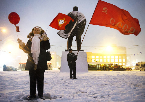 Oslavy VOSR: Výročie si pripomínajú iba komunisti, bežným Rusom je to jedno.