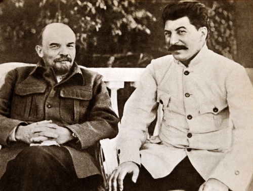 Práve druhému sovietskemu vodcovi prischla nálepka krvavého diktátora, akoby bol Lenin lepší.