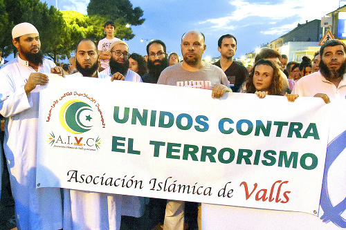 Proti teroru: Aj po útoku v Barcelone sa proti islamistom postavili moslimovia, ktorí odmietajú radikalizmus.