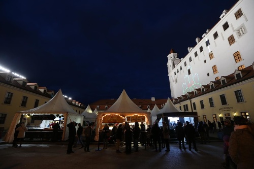 Vianočné trhy na Bratislavskom hrade.
