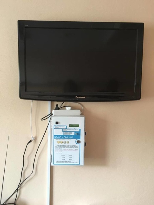 Čitateľka Zuzana upozornila na automat slúžiaci na pozeranie televízie v Špecializovanej nemocnici sv. Svorada v Nitre.