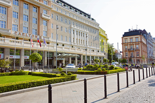 Za hotel na Hviezdoslavovom námestí mali podľa medializovaných informácií Hrubý a Grund zaplatiť 80 miliónov eur.