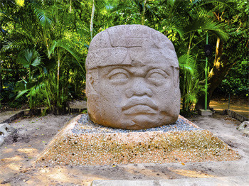 Ako sa táto obrovská kamenná hlava dostala do strednej Ameriky?