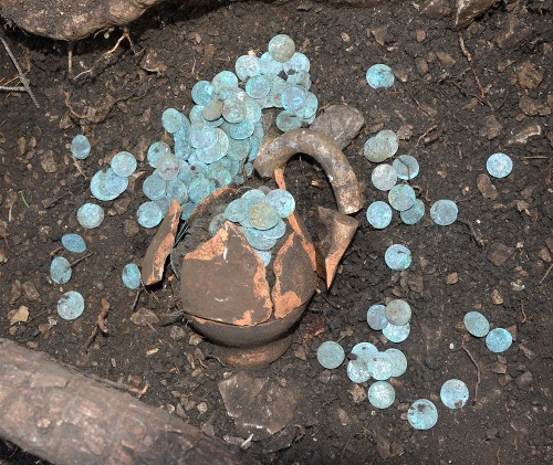 Pri starej jaskyni v Lučivnej objavili obrovský poklad.