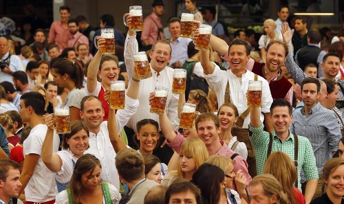 V Mníchove sa začal tradičný Oktoberfest.