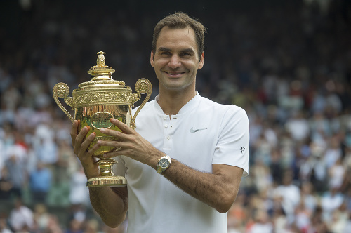 Federer získal rekordný ôsmy titul, odpútal sa od Samprasa.