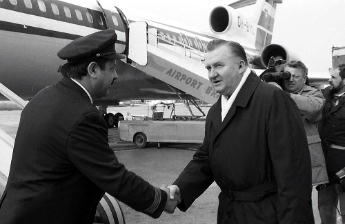 Prvý slovenský prezident Michal Kováč († 86) s manželkou odletel tupolevom do USA.