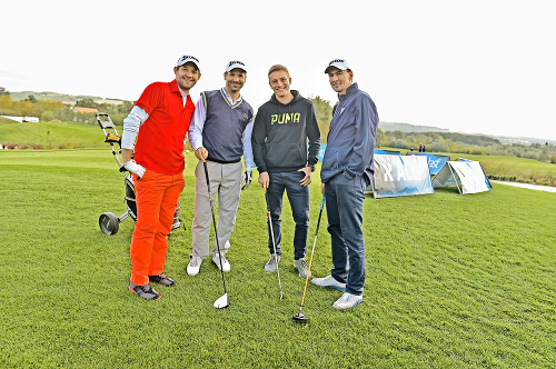 s učiteľmi: Ján Volko a jeho tréneri golfu - zľava J. Lašák, R. Pavlikovský a vpravo M. Šatan.
