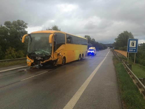 Zrážka s autobusom sa skončila tragicky.
