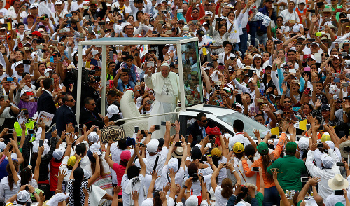 Pápež blahorečil dvoch kolumbijských kňazov-mučeníkov.