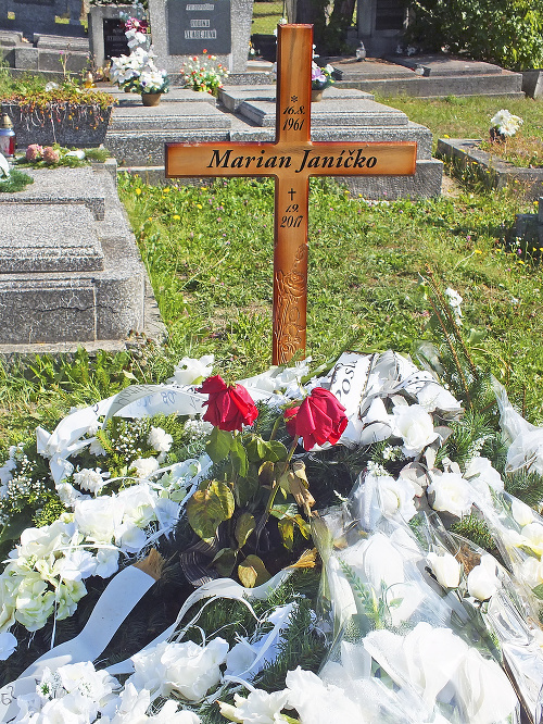 V nedeľu Rastislav pochoval otca a o päť dní neskôr aj matku.