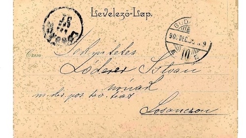 Na zadnej strane pohľadnice z roku 1900 je napísaná len adresa.