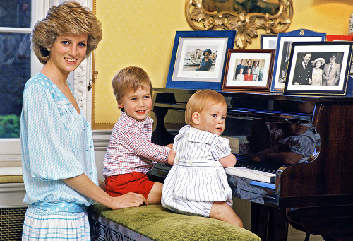 Deti: V nedávnom emotívnom rozhovore princovia William a Harry priznali, že Diana bola tá najlepšia matka na svete.