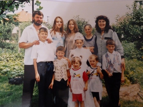 Rodina na Petrinom 1. svätom prijímaní v roku 2001.
