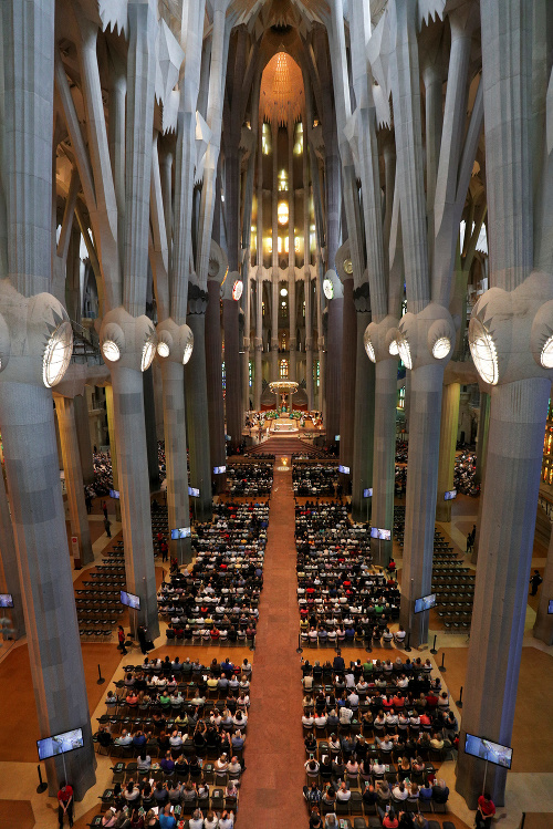 V barcelonskej bazilike Sagrada Familia sa slúžila omša za obete teroristických útokov. Zúčastnila sa aj kráľovská rodina.