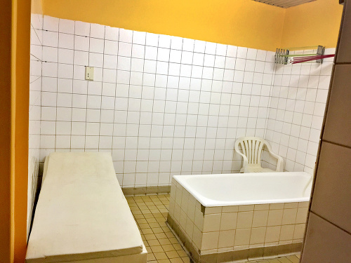 Pri navrhovaní sa Mário snažil zväčšiť priestor kúpeľne tak, aby sa v nej pokojne mohli pohybovať aj pacienti na vozíčku.