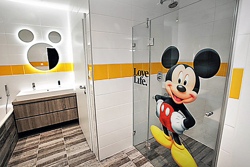 V novom sprchovom kúte s Mickeym Mousom je radosť kúpať sa.