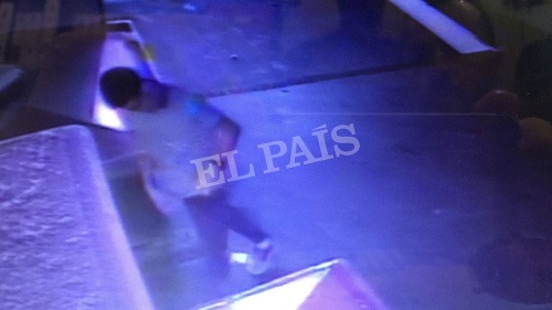 Útočník sa zamiešal sa do davu v slávnom trhovisku La Boqueria, tam ho zachytili kamery.
