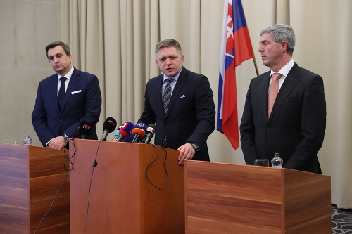 Zľava Andrej Danko, Robert Fico a Béla Bugár na stredajšom rokovaní Koaličnej rady.