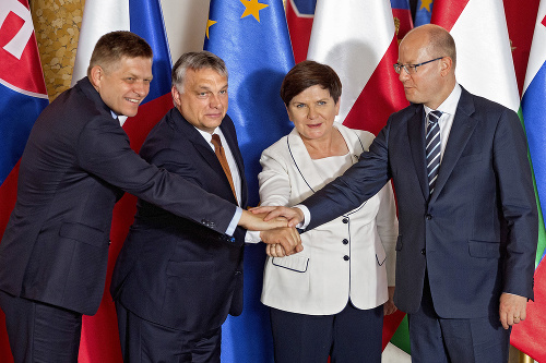 V4: Poliaci už kritizujú, že Fico sa svojim spojencom s Visegradu otočil chrbtom.