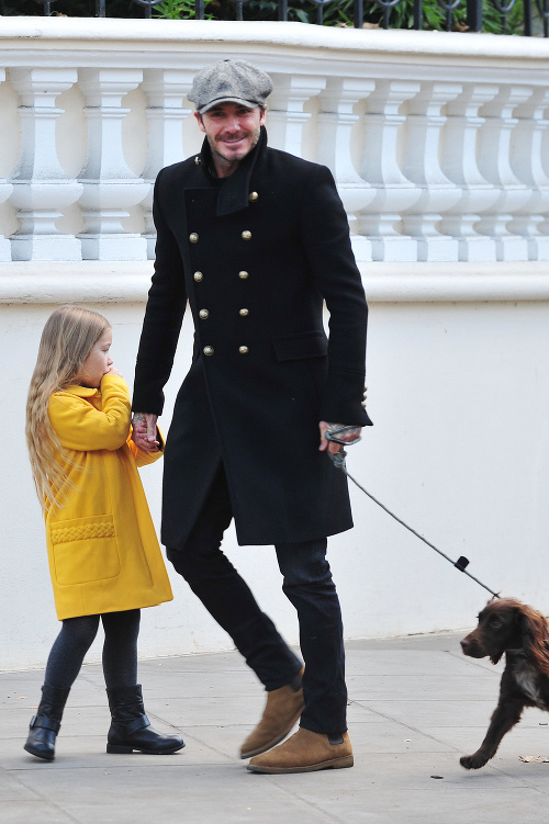 David s dcérkou Harper v uliciach Londýna.