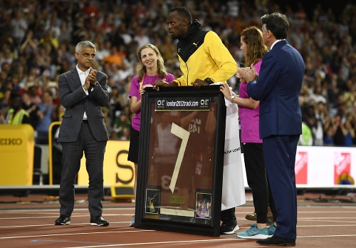 Bolt obdržal od starostu Londýna kúsok bežeckej dráhy, na ktorej v roku 2012 získal zlatú olympijskú medailu.