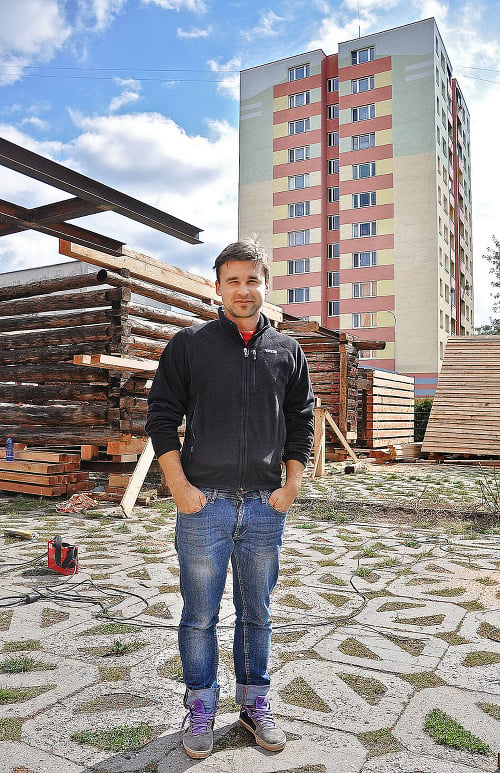 Autor diela Tomáš Džadoň si nevie drevenice predstaviť na inom mieste.