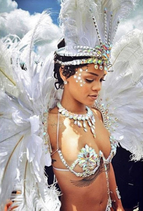 2013 - Vystrihaná Riri prišla na karneval celá v bielom ako anjel.
