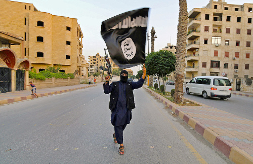 ATRAKTÍVNY KLUB: Mnoho bojovníkov, ktorí predtým bojovali v Talibanev, či al-Káide, sa dnes hlásia k ISIS.