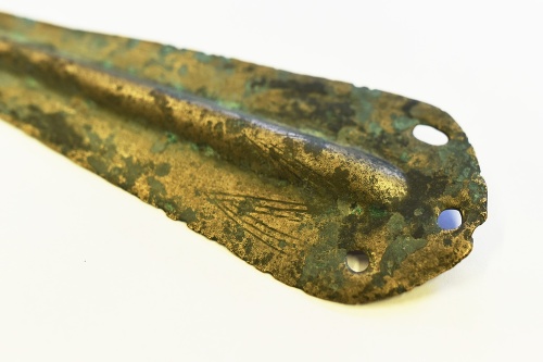 Nájdená bronzová čepeľ tzv. dýka na palici.