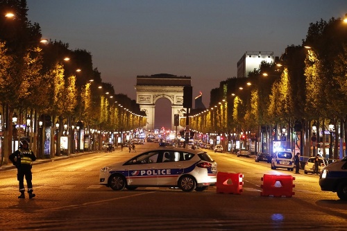 Streľba sa odohrala na známom bulvári Champs-Élysées.