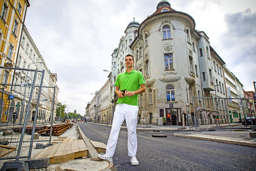 Gabriel zo salónu Asana.