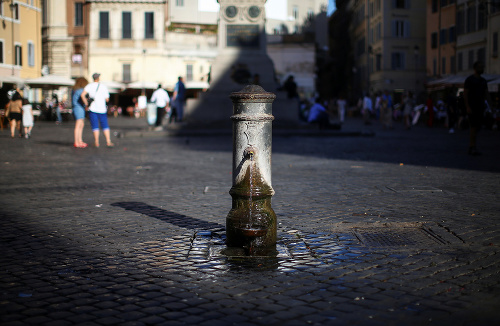 Rímu hrozí pre pretrvávajúce sucho prídel pitnej vody.