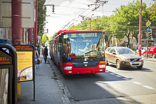 Vyškolených vodičov  hľadajú aj do trolejbusov.