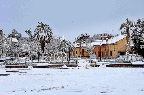 Pod snehom: Alžírske mesto na Sahare Ain Sefra sa zmenilo na nepoznanie. 