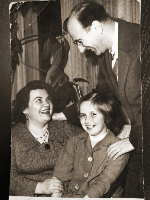 Janka Guzová na rodinnej snímke s manželom Júliusom a dcérou Želmírou.