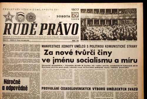 Rok 1977: Známe tváre, ktoré podpísali antichartu sa objavili aj v dennej tlači.