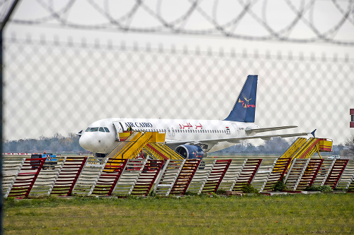 Lietadlo spoločnosti Air Cairo ostalo na bratislavskom letisku.
