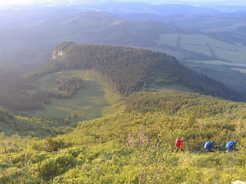 Na pomoc uviaznutým turistom odišli na pomoc horskí záchranári.