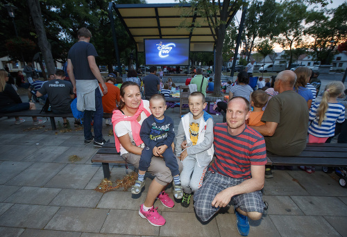 Daniela (40) a Marián (40) s deťmi Tomáškom (8) a Miškom (3) z Bratislavy.