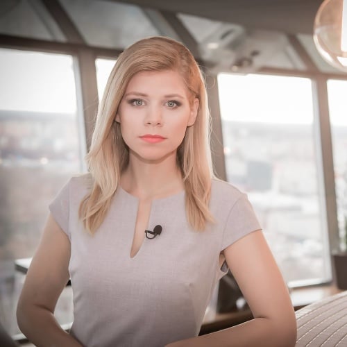 Skúsená redaktorka verejnoprávnej televízie Zuzana Hanzelová odhalila nechutné zákulisie slovenskej politiky.