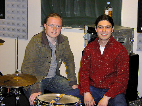 Bral lekcie od A. Kellyho (vľavo) na bubeníckom inštitúte v Dusseldorfe.