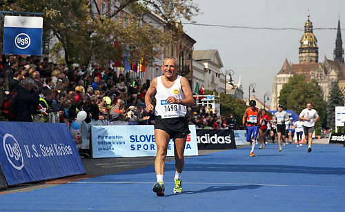 Peter Polák počas behu na košickom maratóne. V nedeľu vybehne na tejto trati už po 40. raz.