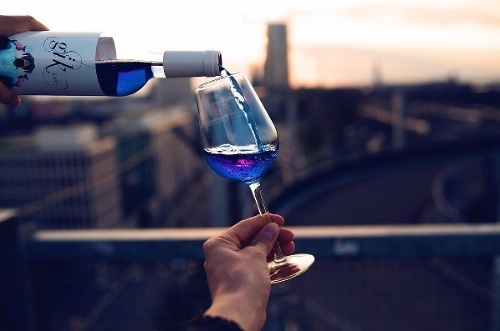 Španieli vyrobili modré víno.