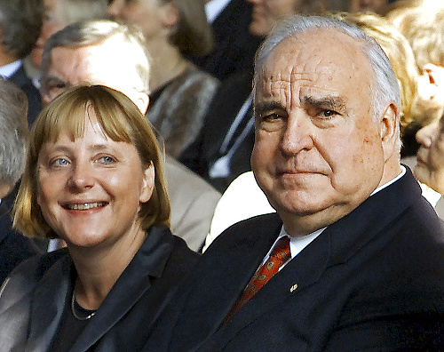 Kancelár a Merkelová pri 10. výročí zjednotenia Nemecka.