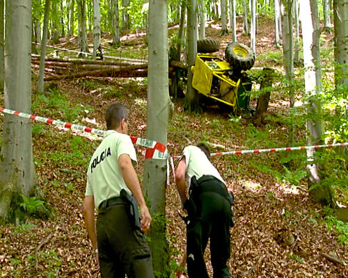 Tragédiu v lese vyšetruje polícia aj inšpektorát práce.