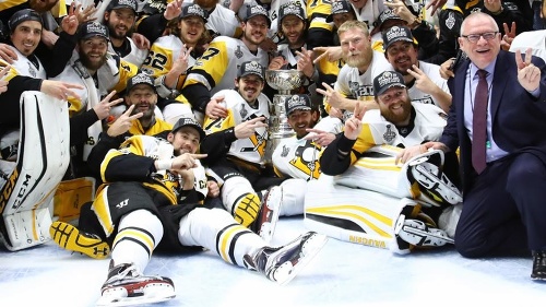 Penguins sa stali po 19 rokoch prvým tímom zámorskej profiligy, ktorý dokázal obhájiť titul.