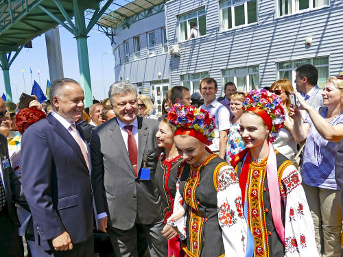 Prezidenti oboch krajín Andrej Kiska a Petro Porošenko na slovensko-ukrajinskej hranici.