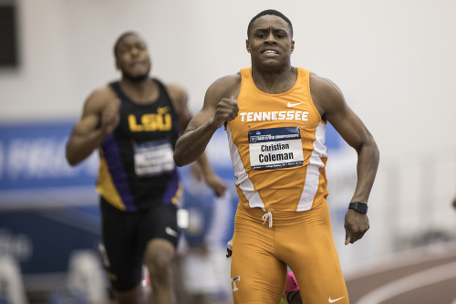 Christian Coleman (vpravo) zabehol v semifinále univerzitného šampionátu stovku za 9,82 sekundy!